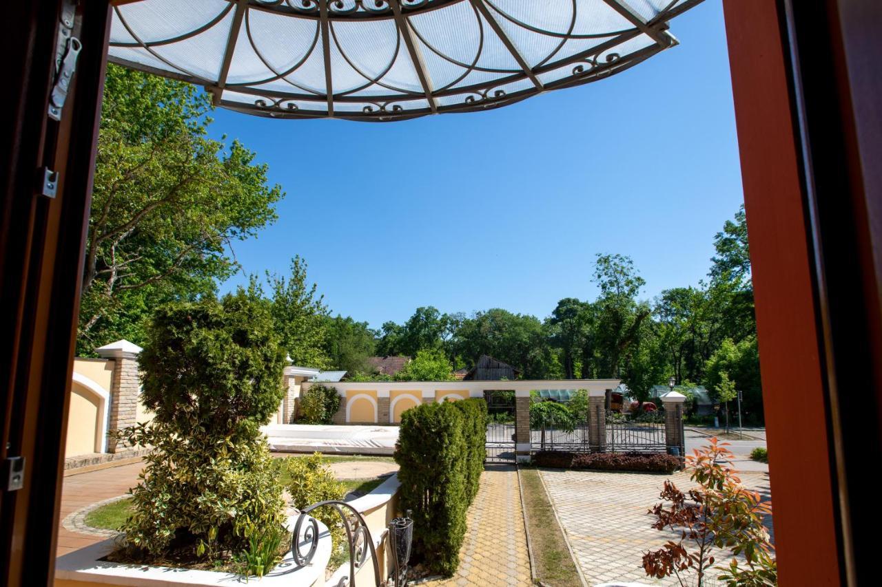 Hotel Vila Lago Palic Exterior photo