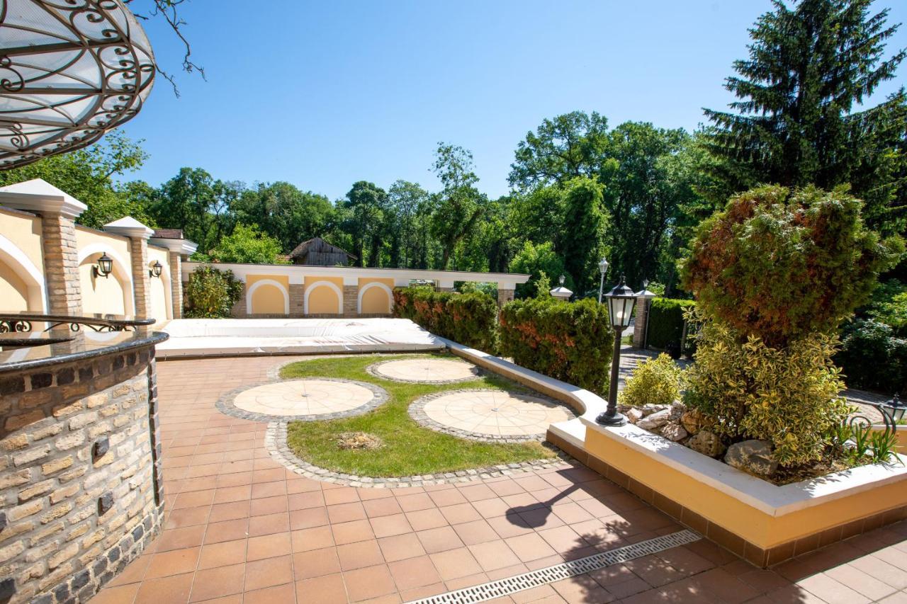 Hotel Vila Lago Palic Exterior photo